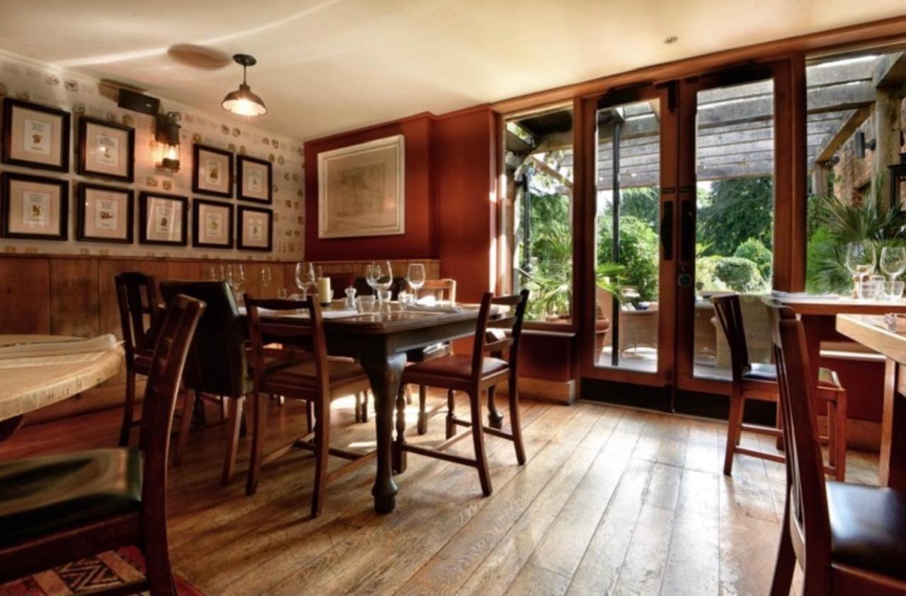 1777. At The Albion Hotel Wimborne Minster Bagian luar foto