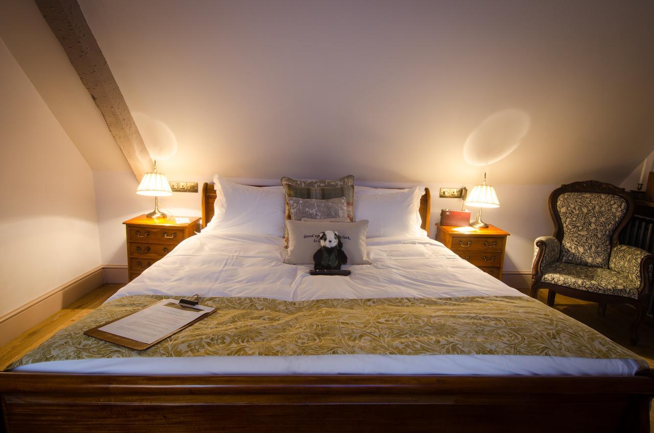1777. At The Albion Hotel Wimborne Minster Bagian luar foto