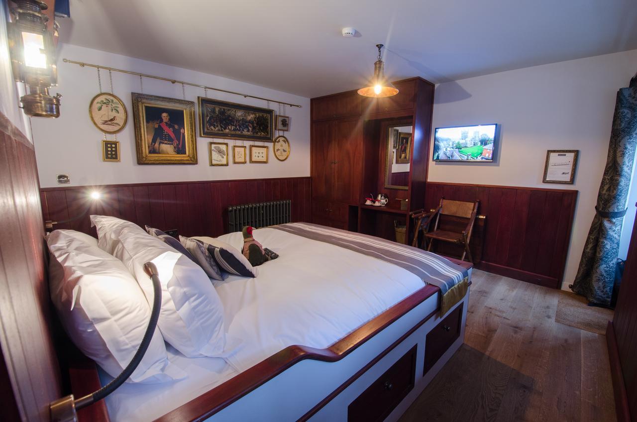1777. At The Albion Hotel Wimborne Minster Bagian luar foto