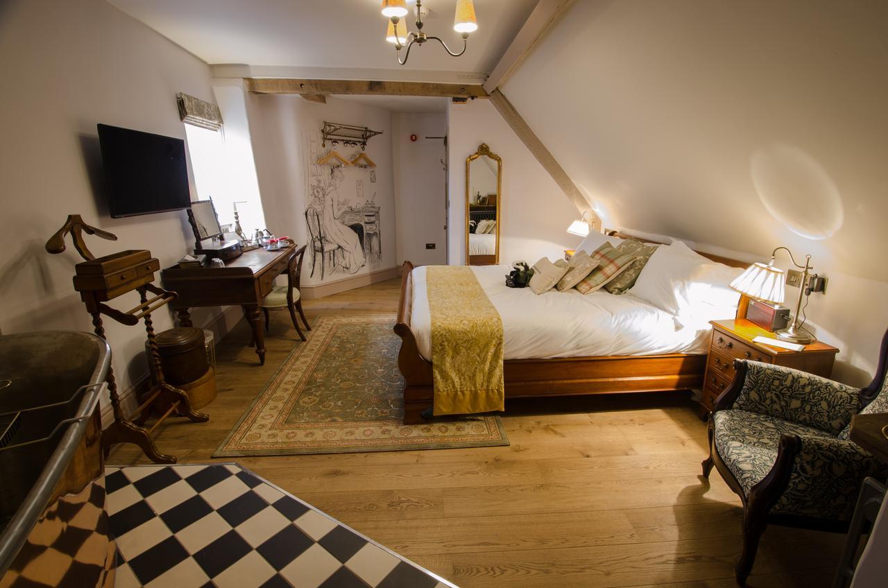 1777. At The Albion Hotel Wimborne Minster Bagian luar foto