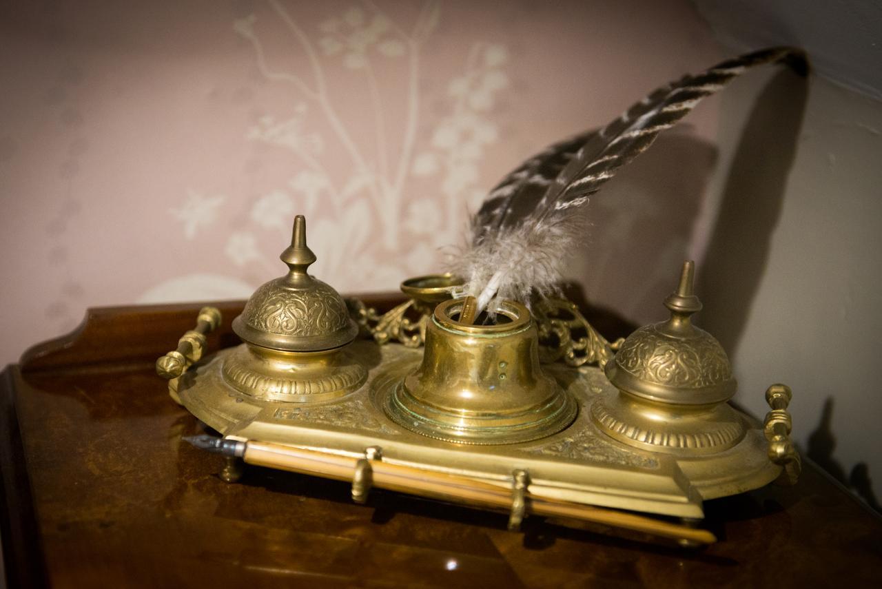 1777. At The Albion Hotel Wimborne Minster Bagian luar foto