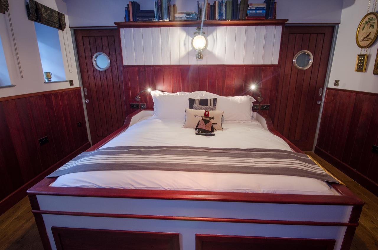 1777. At The Albion Hotel Wimborne Minster Bagian luar foto