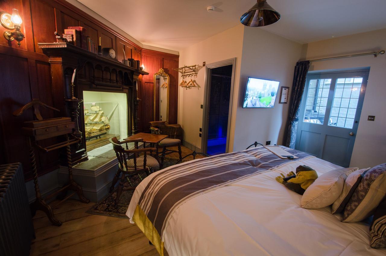 1777. At The Albion Hotel Wimborne Minster Bagian luar foto
