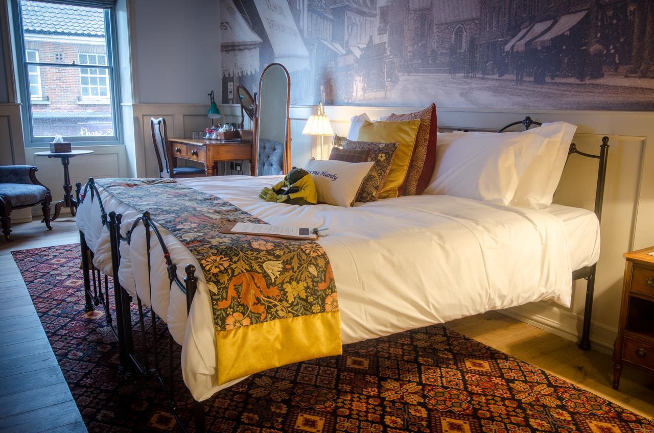 1777. At The Albion Hotel Wimborne Minster Bagian luar foto